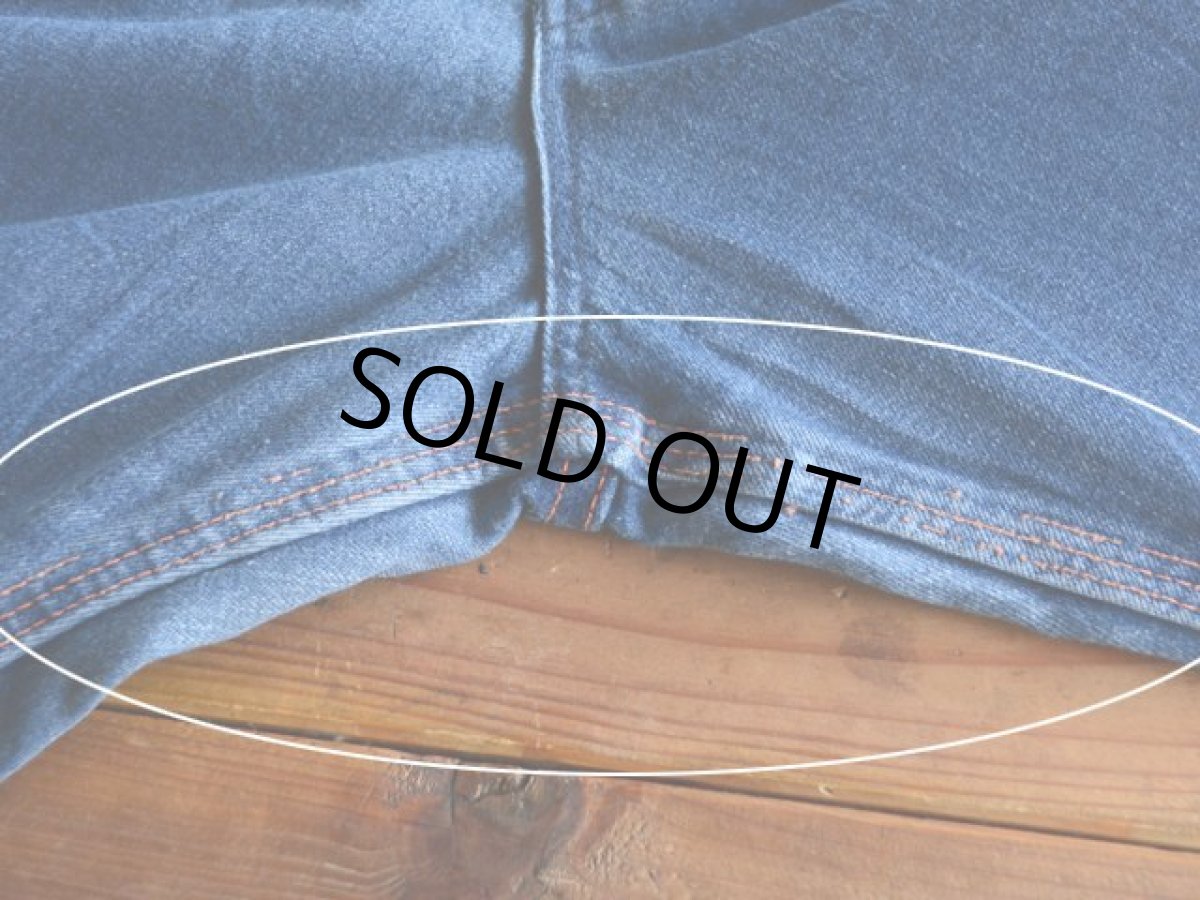 股に少々ステッチホツレ。