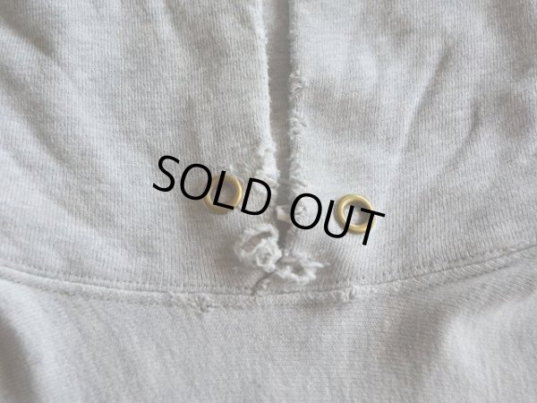 フード首回りに少々ダメージ。