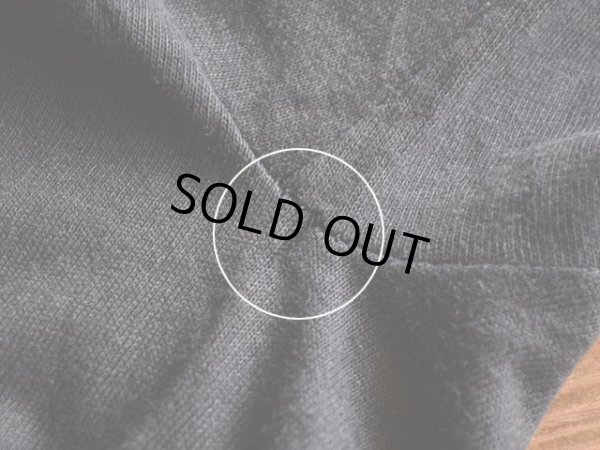 左脇に僅かなホツレ。