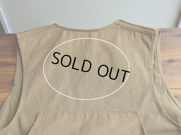 背中に多少の傷・汚れ。