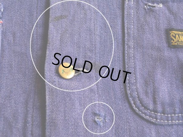 胸付近に少々汚れ・ダメージ。