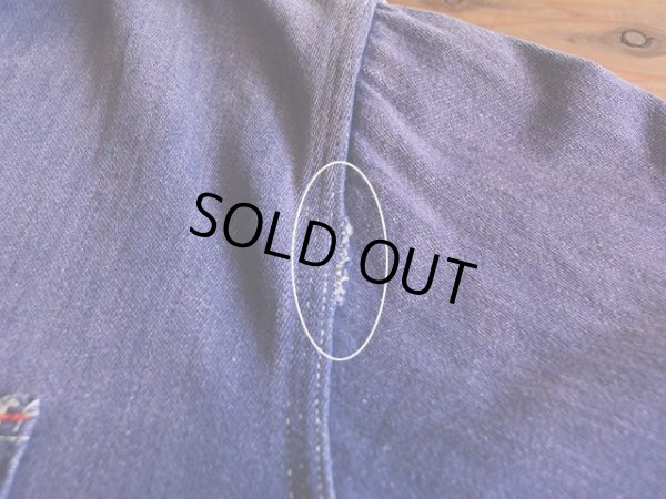 袖付け根に少々ホツレ。