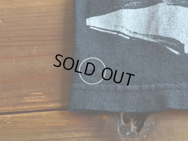 フロント裾に僅かなダメージ。