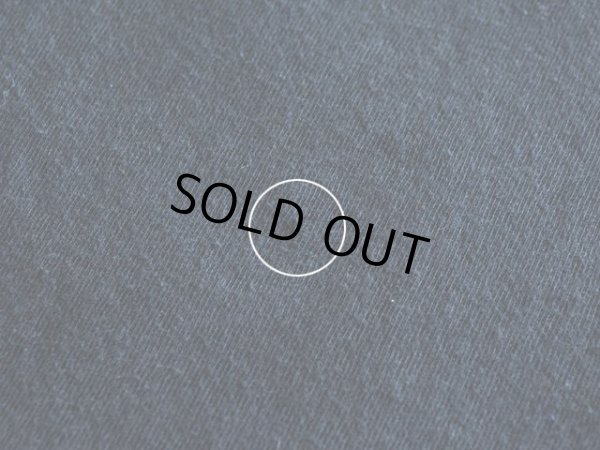 背中にピンホール。