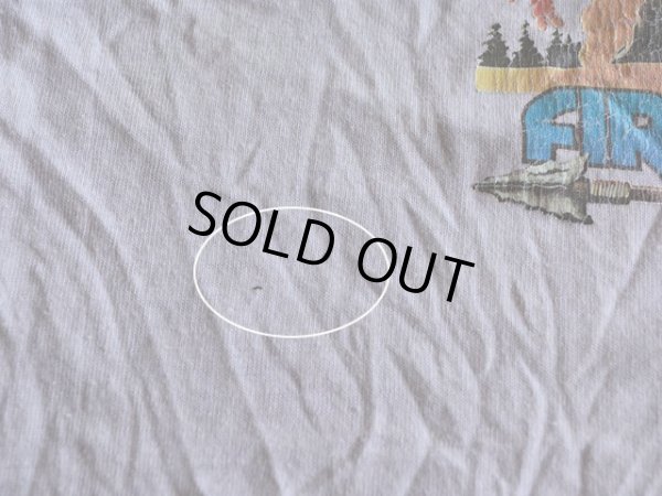 背中に僅かな汚れ。