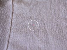 フロントに蛍光ピンクの僅かな汚れ。