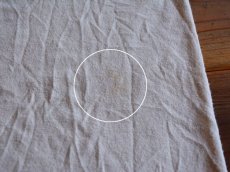背中に薄らシミ汚れ。