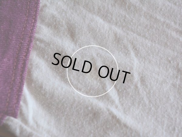 右袖に薄らシミ汚れ。