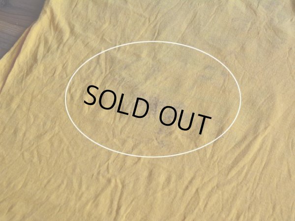 バックに多少の汚れ。