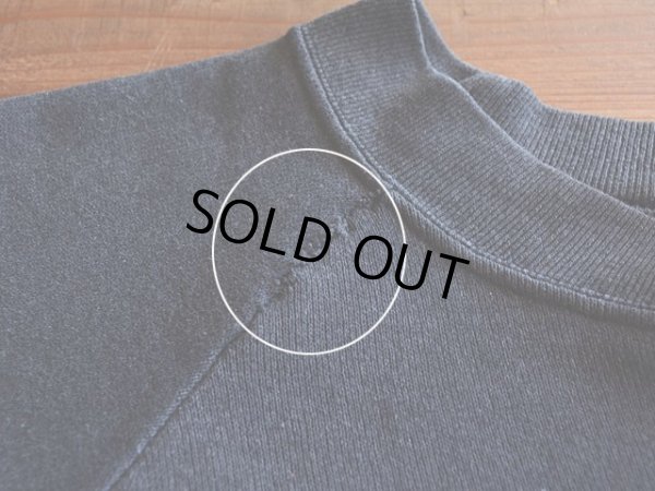 右袖付け根にリペア。