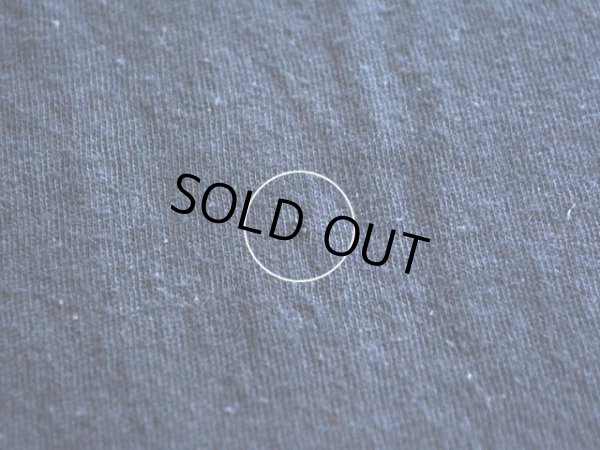 背中にピンホール。