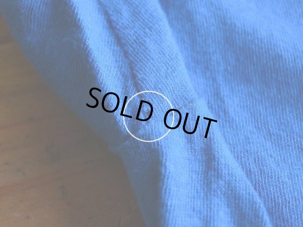 右脇の下に僅かなホツレ。