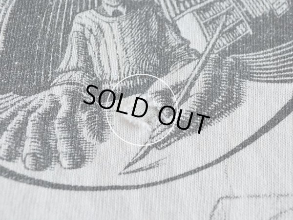 フロント中央にダメージ。