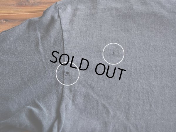 背中に小さなダメージ。