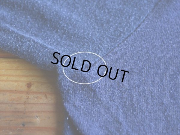 左袖付け根に僅かなホツレ。