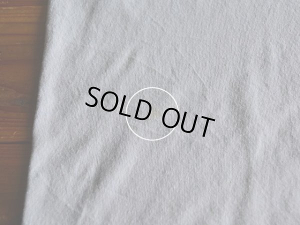 フロント裾付近に僅かな汚れ。