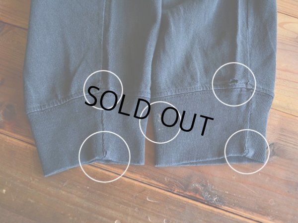 両袖口に少々ダメージ・汚れ。