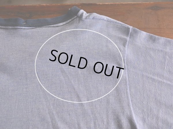 背中に少々汚れ。