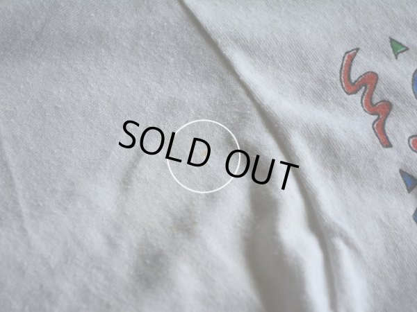 右袖に僅かな汚れ。