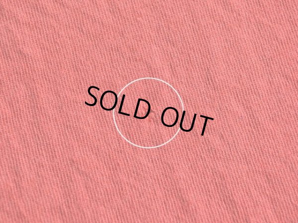 背中に僅かなホツレ。