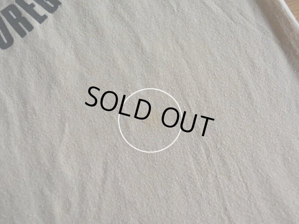 背中に薄らシミ。