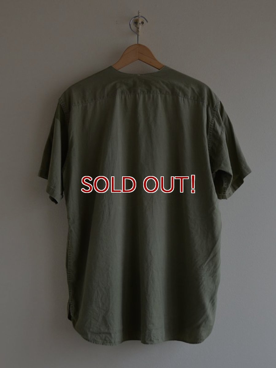画像2: 1960s BOY SCOUTS マチ付きノーカラーシャツ　 実寸L-XL  (2)