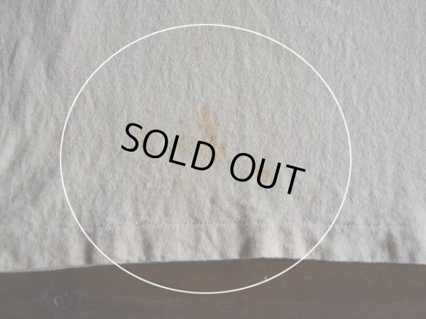 バック裾に少々シミ汚れ。