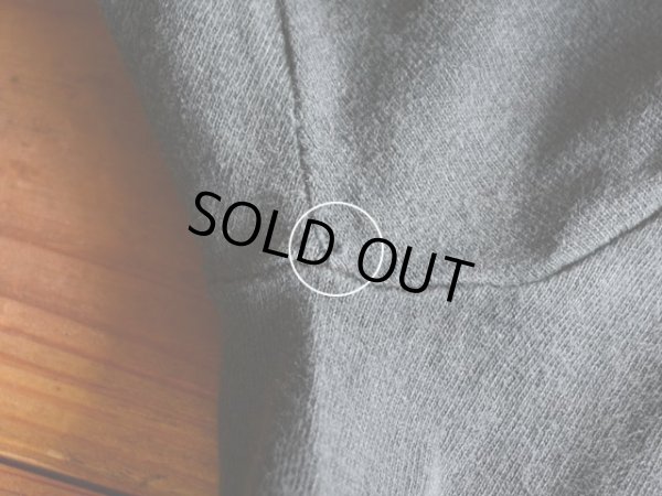 右脇下に僅かなホツレ。