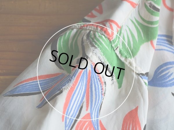 右袖にリペア跡。