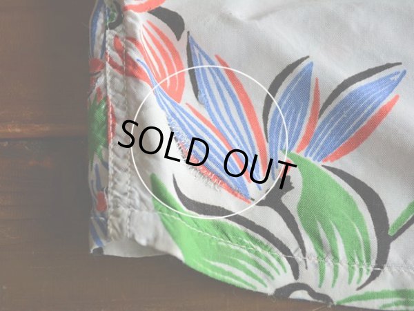 バック裾にリペア跡。