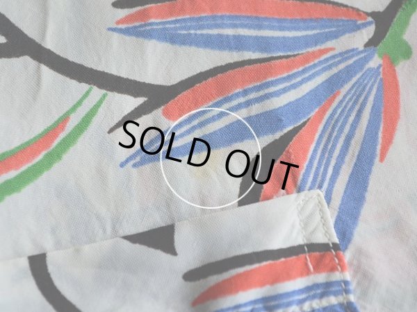 右胸ポケット上に薄らシミ。