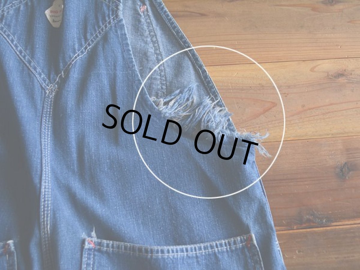 バック右サイドにステッチホツレとダメージ。