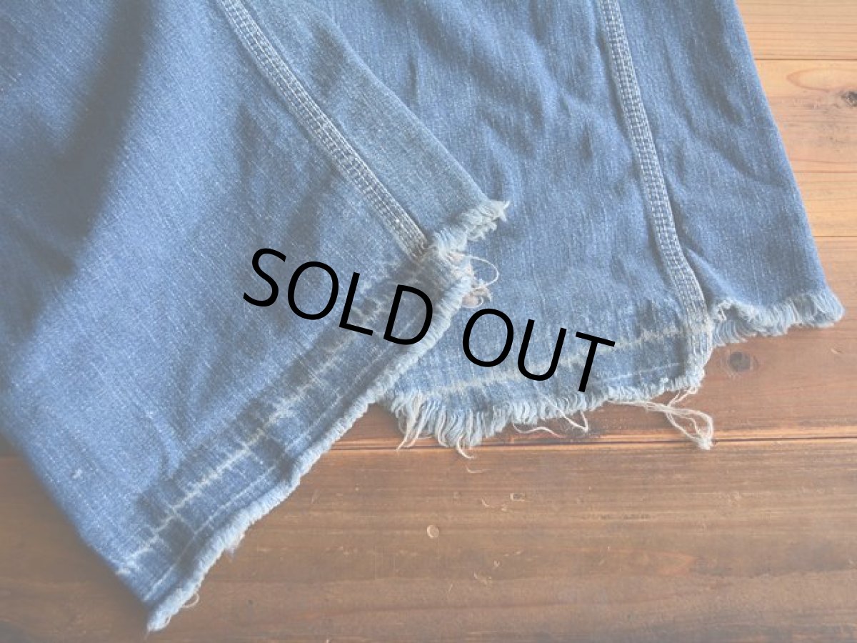 両裾ステッチホツレとダメージ。