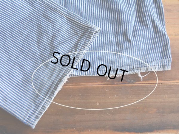 両足裾に少々ダメージ。