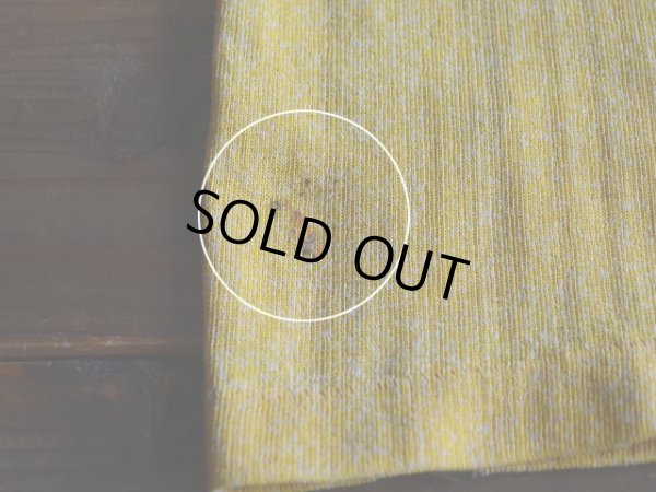 バック左裾に少々汚れ。