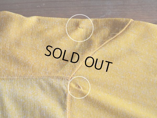 バック右肩付近に小さなダメージ。