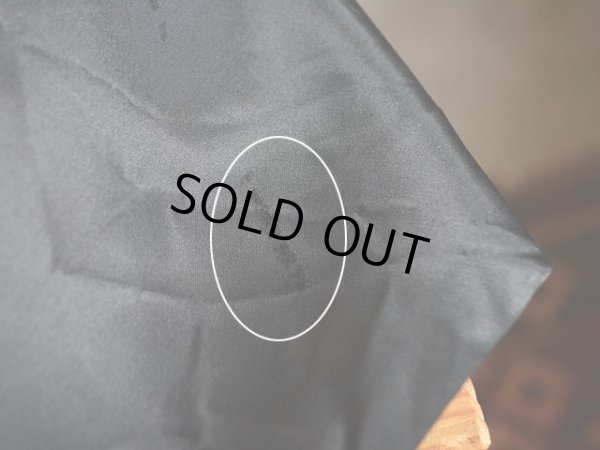 袖に僅かな傷。