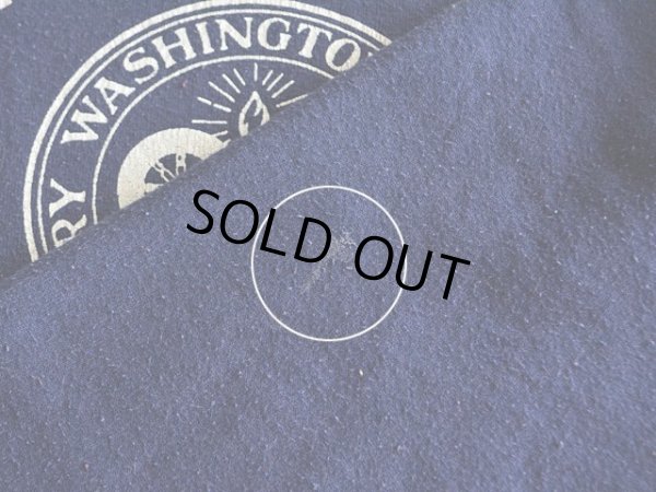 左袖肘付近に少々汚れ。