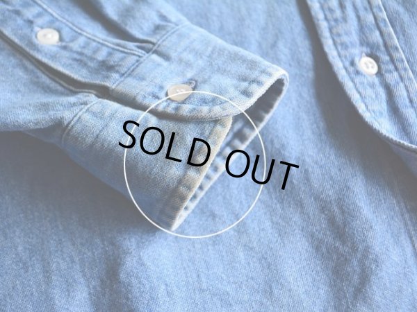 右袖口に薄ら汚れ。