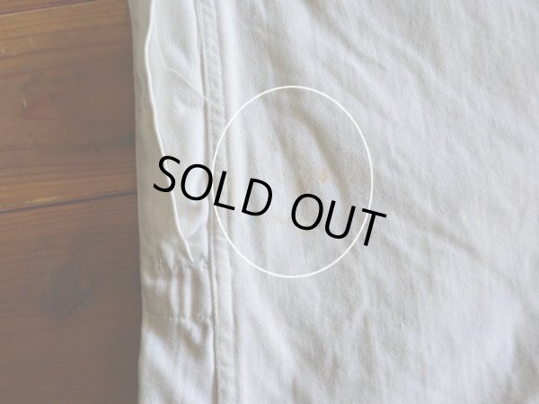 背中左サイドに少々汚れ。