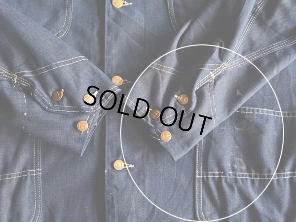 袖口と裾ポケットに少々汚れ。