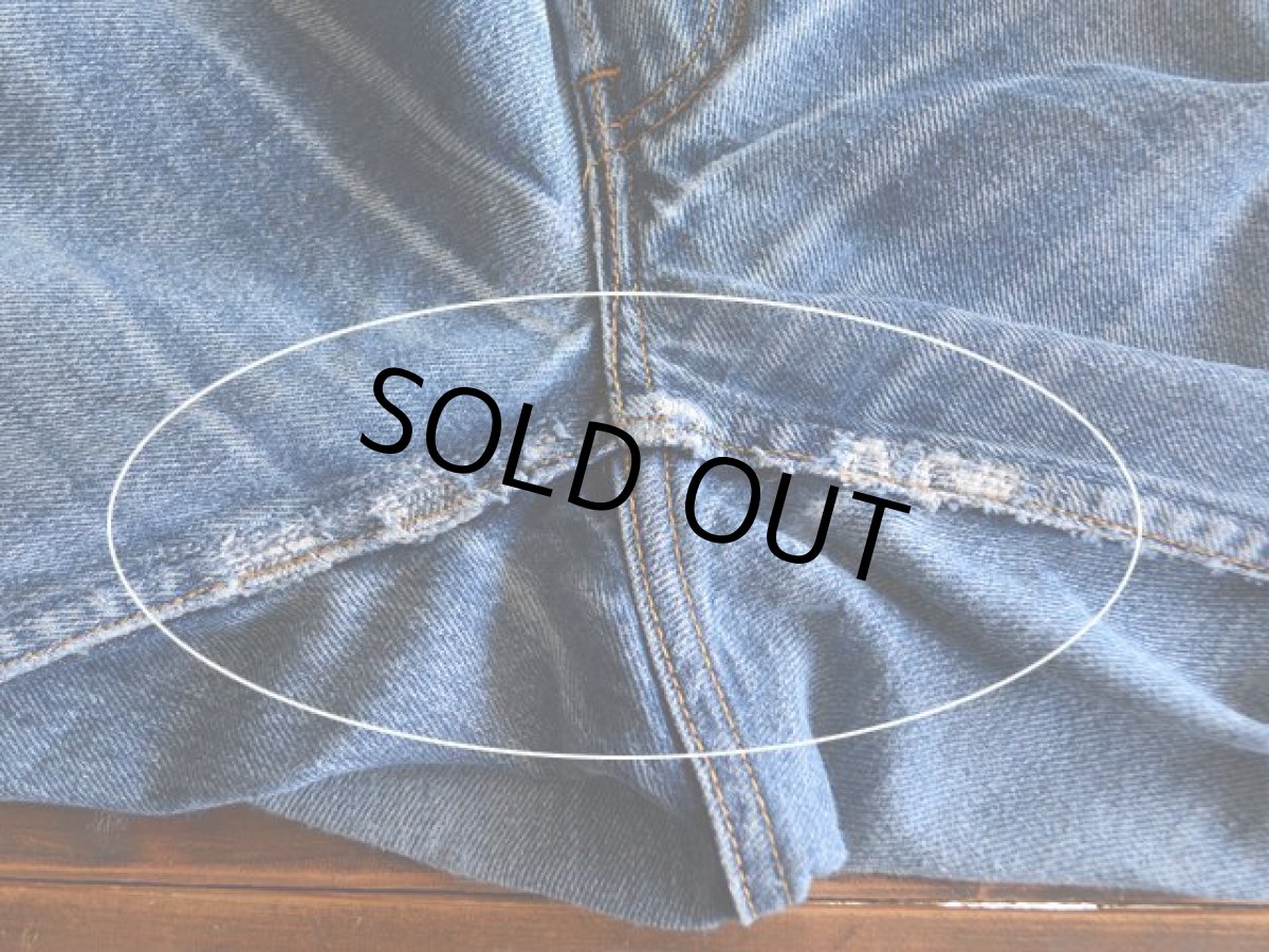 股にリペア跡。