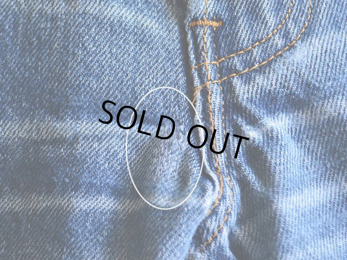 股にリペア跡。