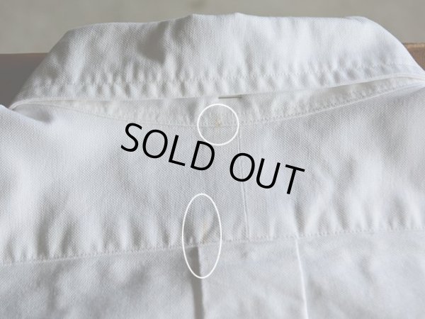 首後ろ付近に僅かな汚れ。