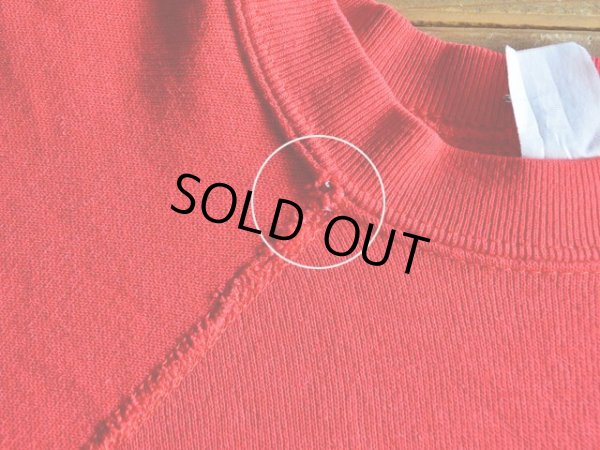 首リブ付け根に少々ホツレ。