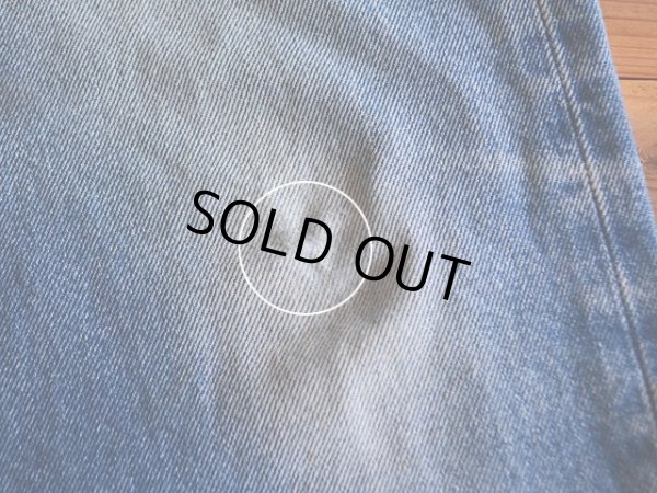 左膝に小さなスレダメージ。