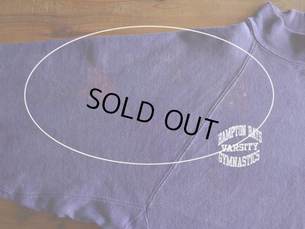 右胸から右袖にかけて汚れ色落ち。