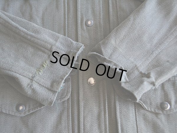 袖口にリペア・ホツレ。