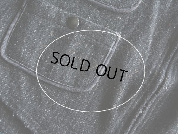 フロント裾付近に少々汚れ。