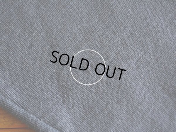 左袖に小さな虫食い。